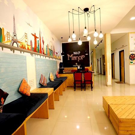 Nap Manor Hostels Mumbai Exteriör bild